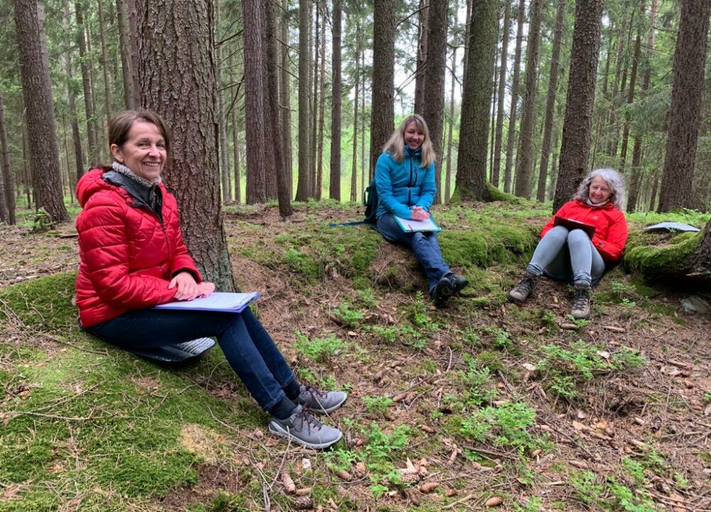 Die Teilnehmerinnen vom Wald-Workshop mit FRAU iDA Expertin Ingrid Stift im Mai 2021.