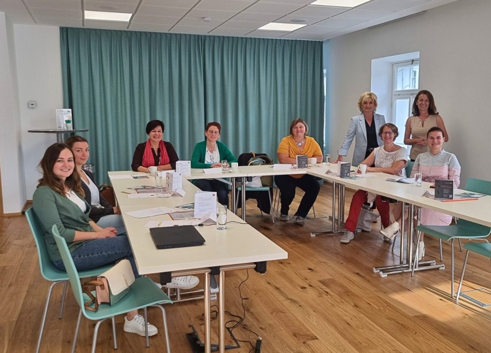Susanne Fink verhalf am 15.9.2022 insgesamt 7 Teilnehmerinnen mit ihrem Expertinnenwissen zu einem starken Auftritt mit starkem Selbstwert im Rahmen des FRAU iDA Weiterbildungsprogramms